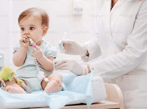 Photo d'un enfant se faisant vacciner